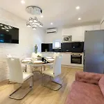 Laura 2 Апартаменты