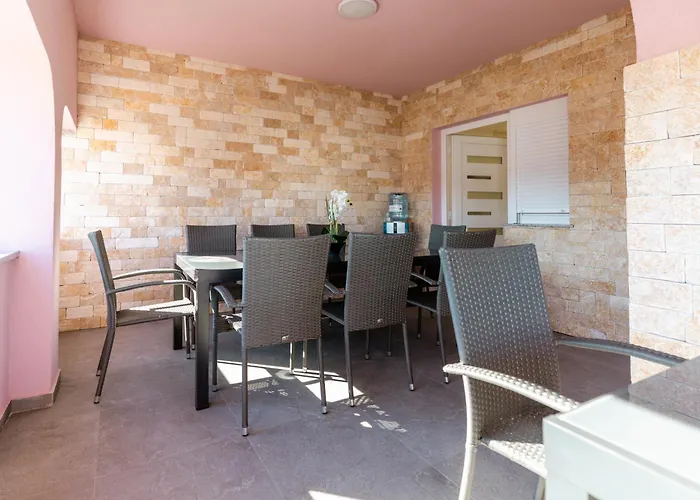 Διαμέρισμα Laura 2