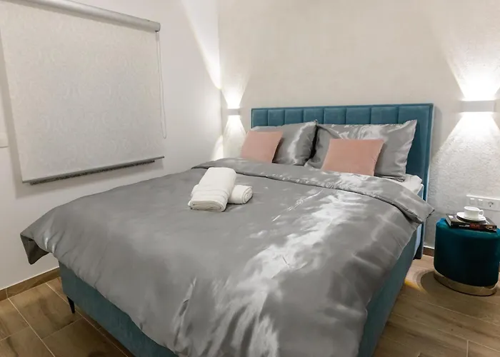 Laura 2 Apartment Vir